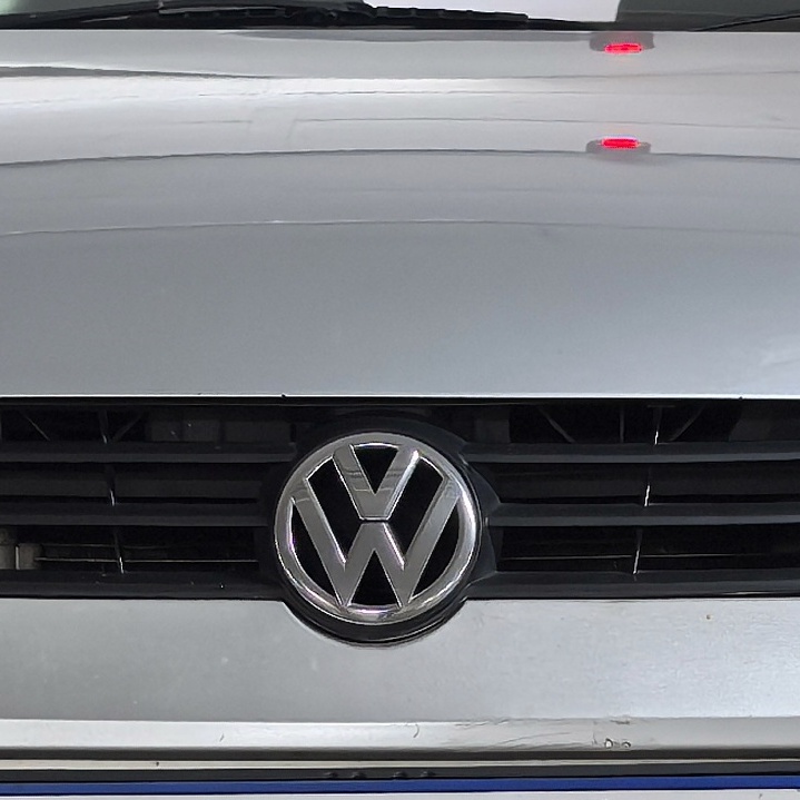 Professional headlight -Restoration-service by Revelio Detailing